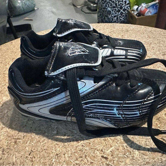 Only used a handful of times kids soccer cleats - Picture 5 of 6